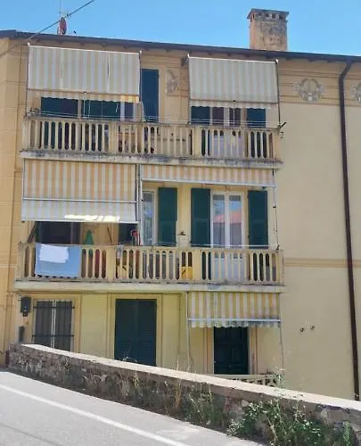 Ferrando Apartments, Jack's House 레반토