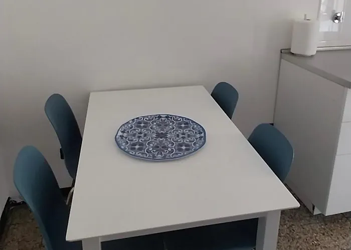 Ferrando Apartments, Jack's House 레반토