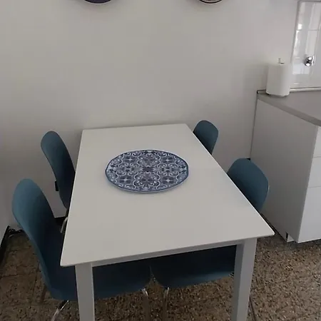 Ferrando Apartments, Jack's House レヴァント